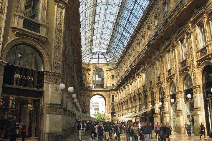 Milan City Tour by Historic Tram - Semi Private tour
