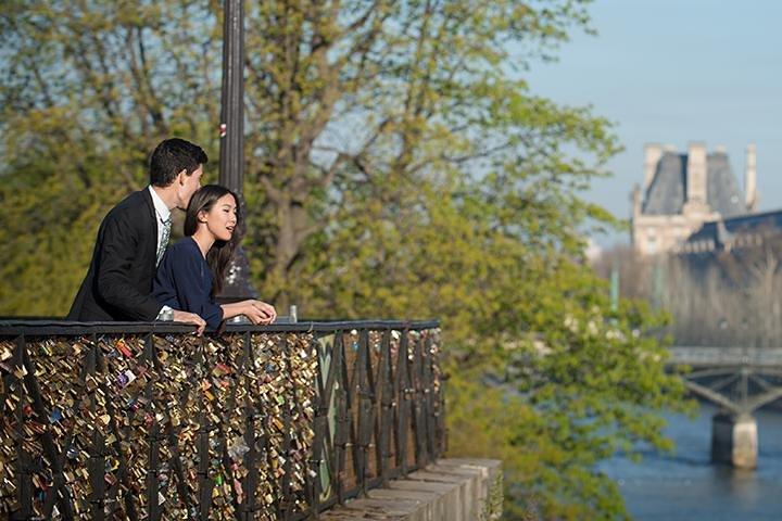 Small Group Paris City Tour and River Cruise with Champagne