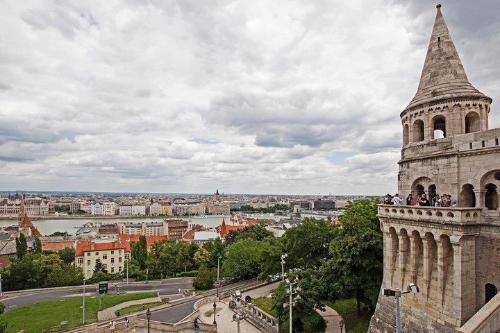 Buda Castle District Walk with Entry to Matthias Church