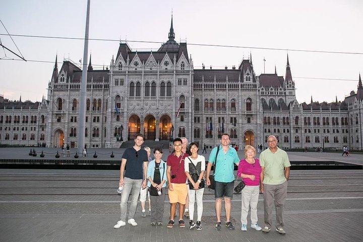 Budapest Night Walking Tour with Danube River Cruise