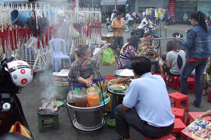 4 Hours Saigon Jeep Street Food Nightlife Tour Experience