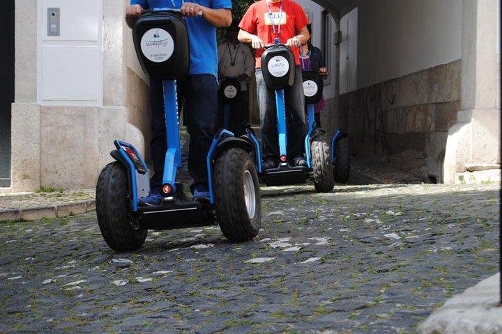 Lisbon Segway 1.5-Hour Private Tour: Bairro do Castelo, Mouraria