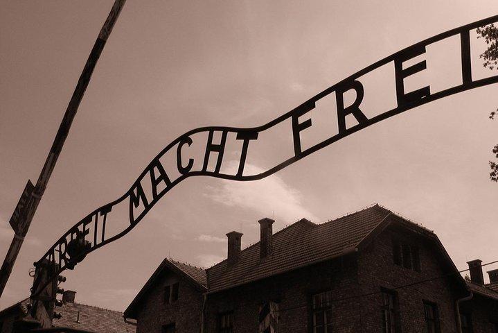 Auschwitz Small Group Tour from Warsaw with Lunch