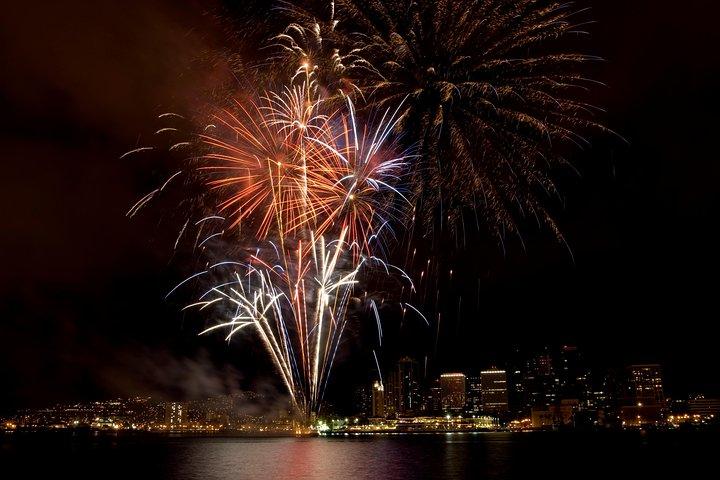 Waikiki Fireworks Dinner Cruise: Sail & Sparkle on Friday Nights