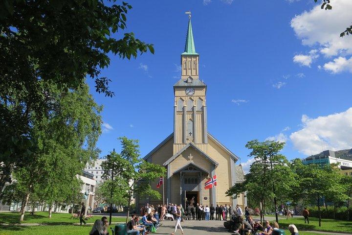 The original Tromsø city walk with Polar Museum