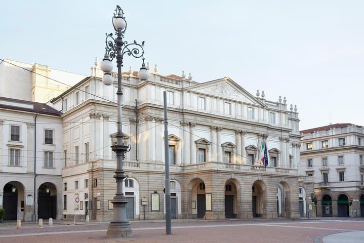 La Scala Theatre and Museum Tour in Milan With Guide