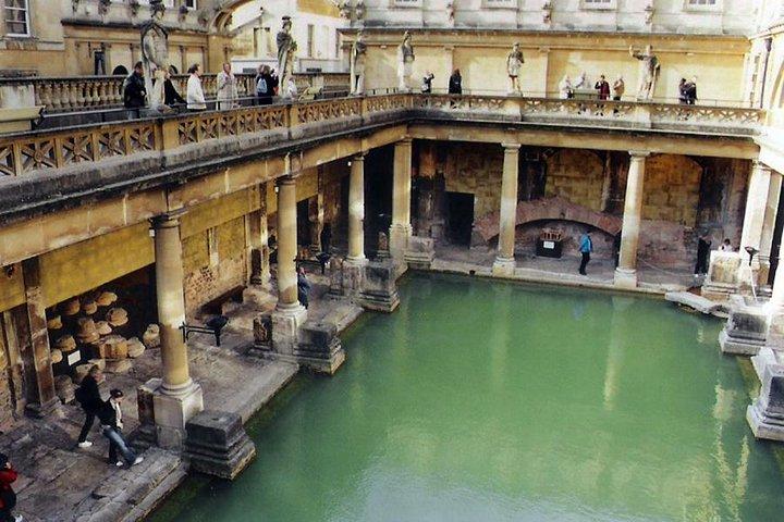 One Way or Round Trip Private Transfer: Heathrow Airport to Bath