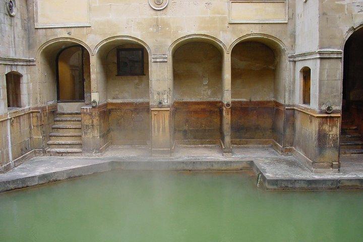 One Way or Round Trip Private Transfer: Heathrow Airport to Bath