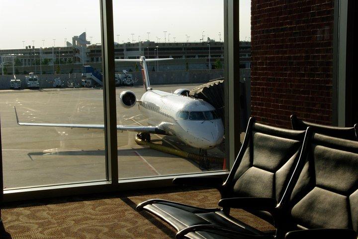 Private Arrival or Departure Transfer: Heathrow Airport to Luton Airport