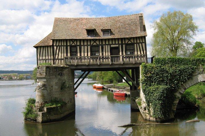 From Paris: Monet Gardens & Giverny Bike Tour with Picnic Stop