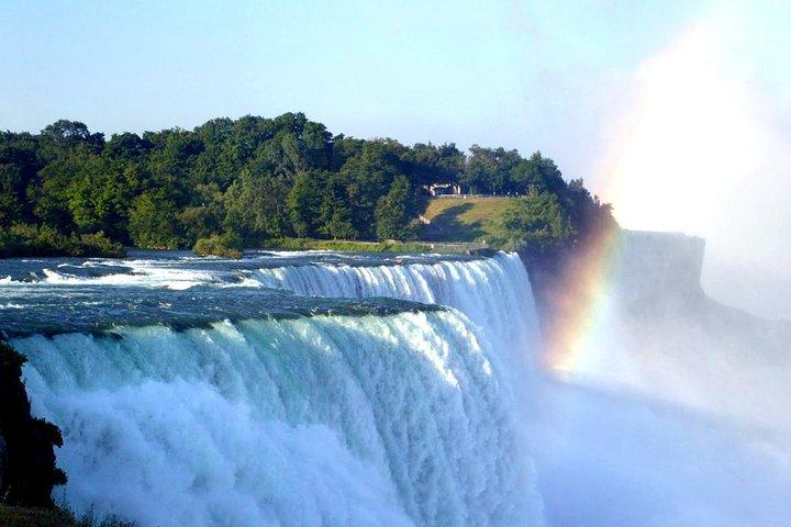 Niagara Falls Day Tour from Toronto Includes Boat Tour and Winery