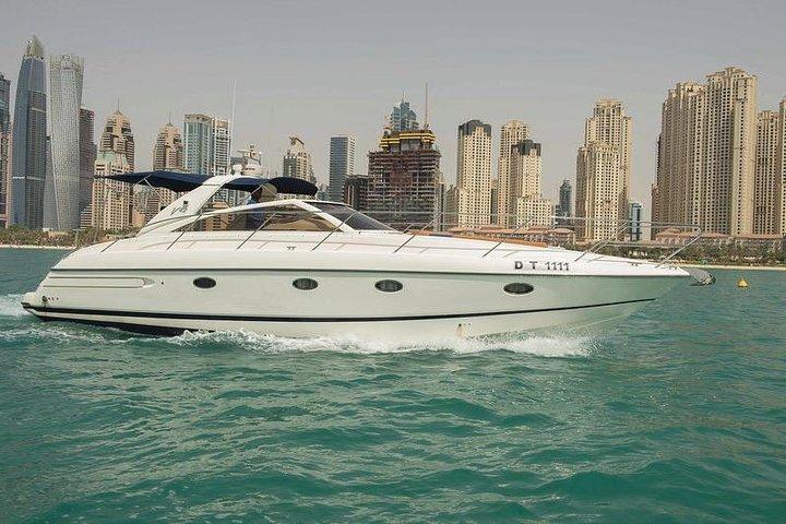 Private Luxury Everest Yacht Cruise from Dubai Marina