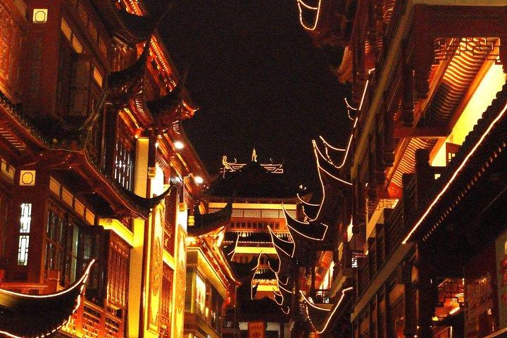 Private Shanghai Evening Street Food Walking and Cruise Tour