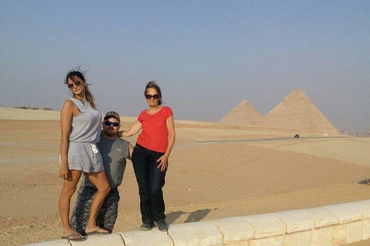 Full-Day Giza Pyramids and Cairo Tour from Cairo Airport