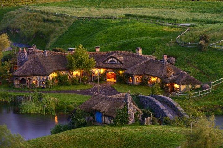 Hobbiton Movie Set Small Group Fully Guided Day Tour from Auckland
