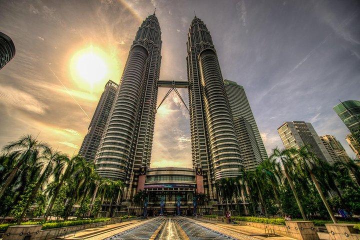 Private Tour : Wonders of Kuala Lumpur with Petronas Twin Towers