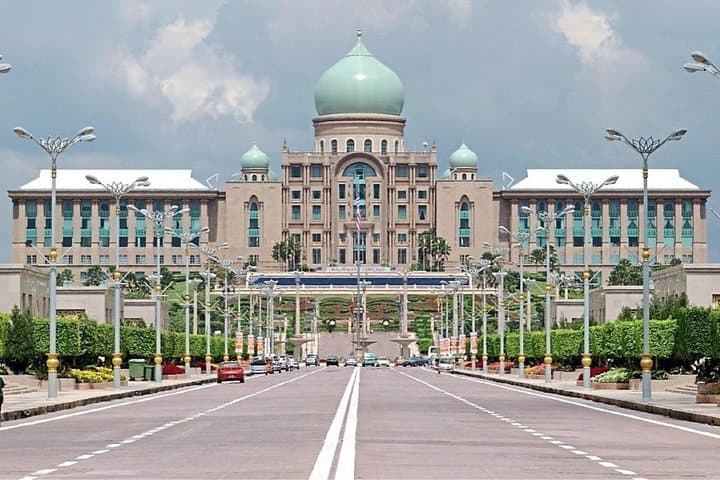 Batu Caves & Putrajaya: Iconic Architecture & Scenic Lake Cruise