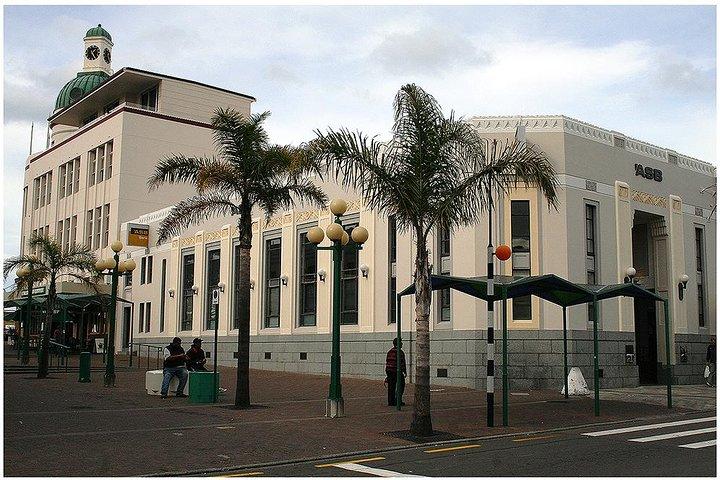 Shore excursion: Napier-Premium Wineries & Sights /Art deco tour