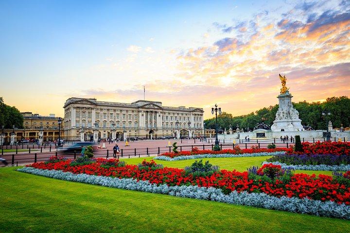 Buckingham Palace & Afternoon Tea Sightseeing Tour with PG Tips