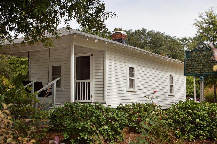Elvis Presley's Childhood Home Sightseeing Daytrip from Memphis