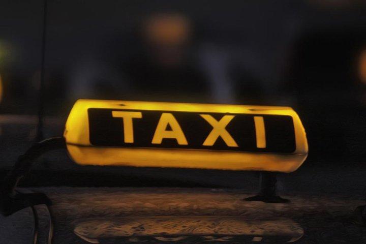 Private Airport Transfer from Hotel to Larnaca Airport in a 4-seater taxi