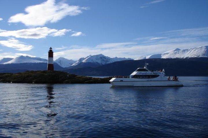 Navigation to Beagle Channel and Sea Lions Island with Transfers