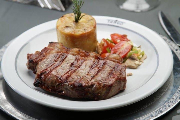 Skip the Line: Tango Porteño Show with Dinner Platea and Transfer