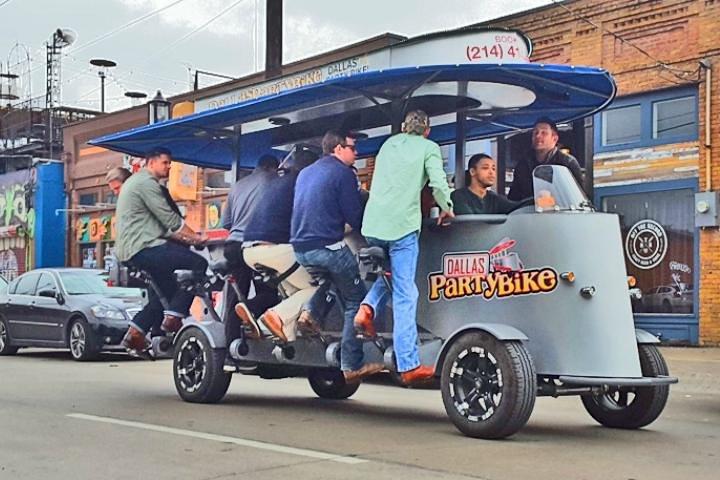 Party Bike Pub Crawl in Deep Ellum and Downtown Dallas