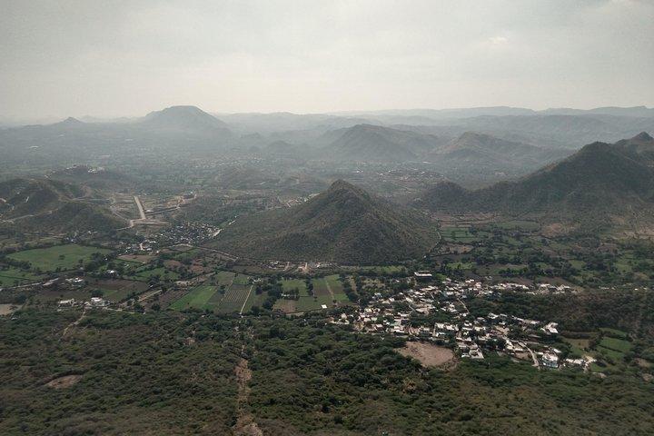 Private Day Tour: Udaipur to Sajjangarh fort (Monsoon Palace)