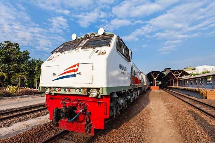 Borobudur & Prambanan in Yogyakarta, train to Malang, hike Bromo & Ijen // 4D3N