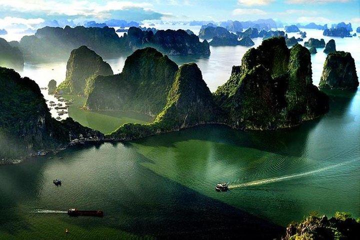 Ha Long Bay Day Tour from Hanoi with Kayaking, Swimming & Lunch