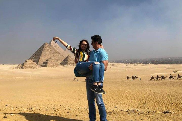 8-hours private layover Giza pyramid and Cairo museum Tour