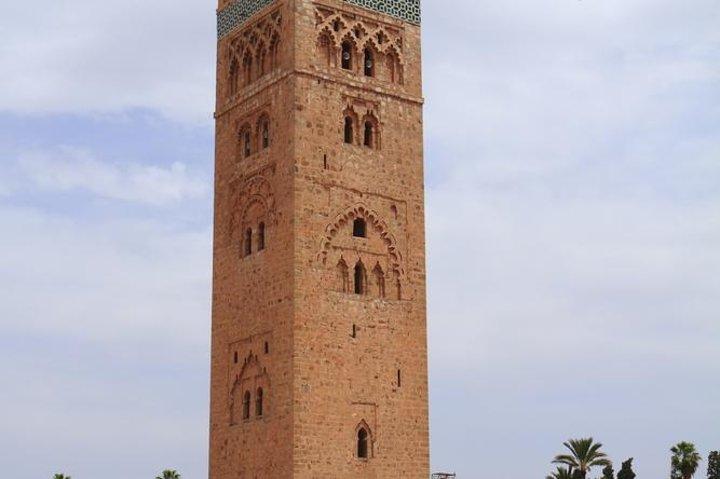 Marrakech Guided Day Trip from Casablanca: Djemaa el-Fna Square and Bahia Palace