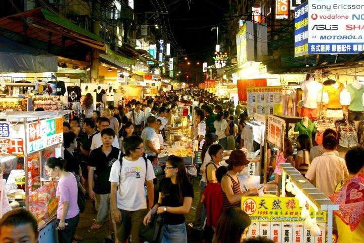 [Private Tour] Shilin Night Market Walking Tour With a Private Tour Guide (2-hr)