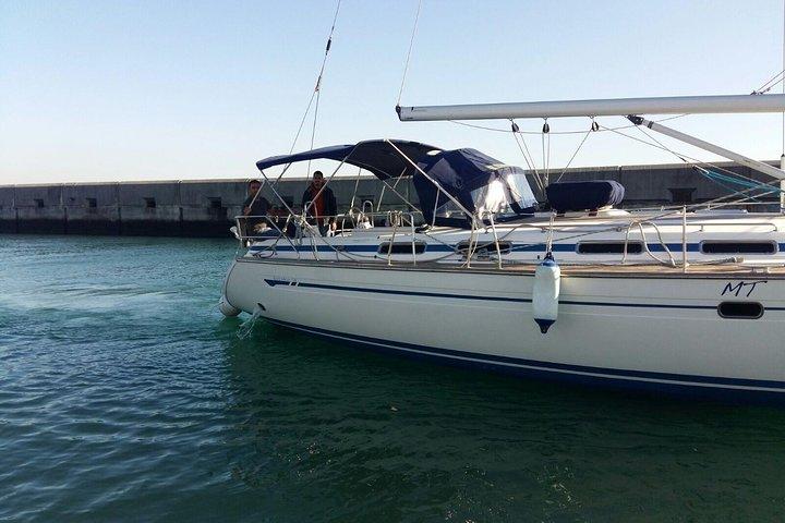 Private Sailboat Cruise with Barbecue and Drinks