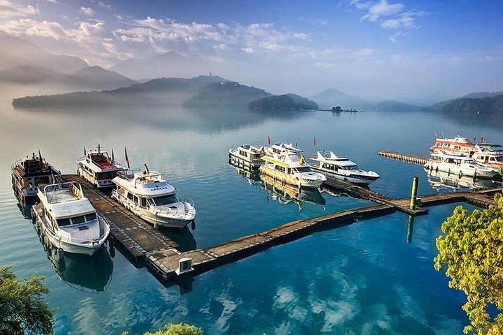 Sun Moon Lake 1-Day Leisure Tour from Taipei