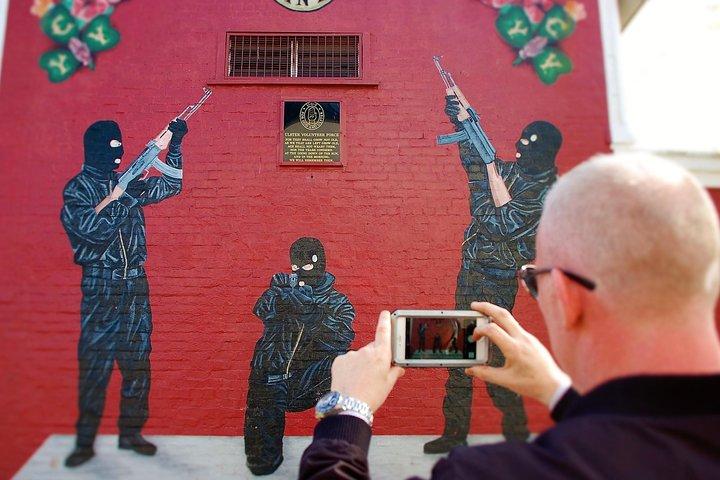 Original Private Belfast Troubles and Peace Cab/Taxi Tour 2 Hours
