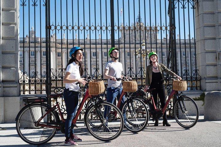 Madrid: Exclusive Private City Tour by Bike/E-Bike
