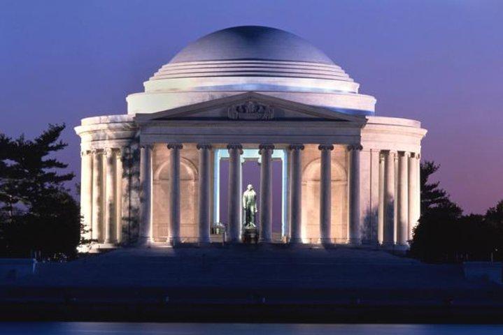DC Monuments by Night: Open-Top Bus Tour of Illuminated Landmarks