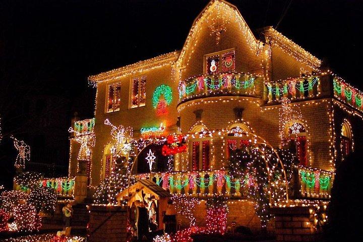 Dyker Heights Christmas Lights and NYC Skyline View Bus Tour