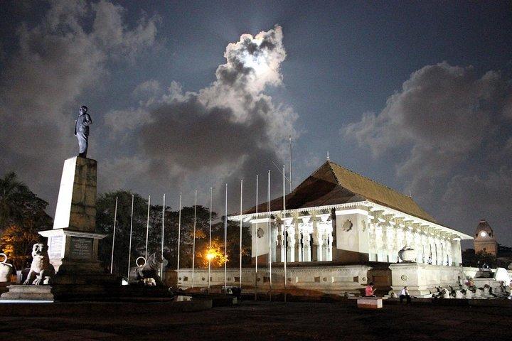 Colombo By Night With Dinner At Cinnamon Lakeside Hotel