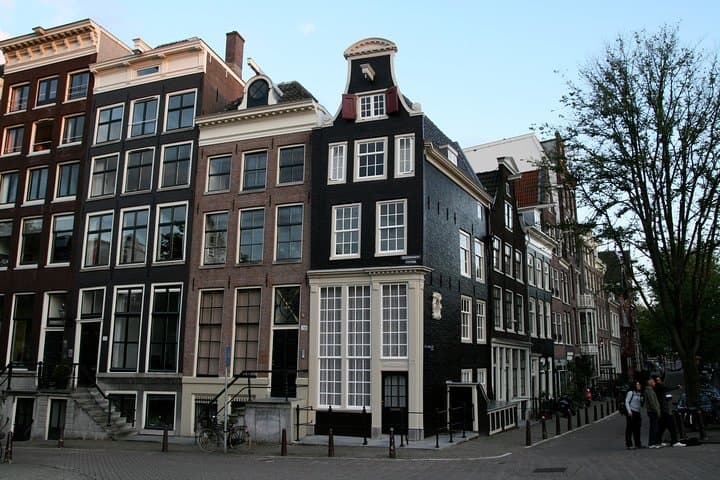 Amsterdam Highlights Walking Tour: Small Group Experience