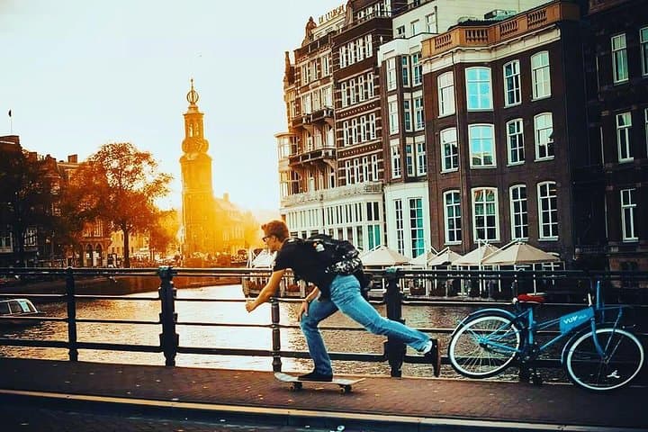 Amsterdam Highlights Walking Tour: Small Group Experience