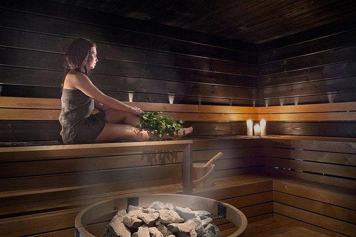Private Traditional Lakeside Sauna with Midnight Sun