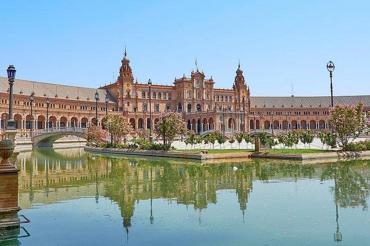 Private Exclusive Seville Transfer from Lisbon with stop in Evora