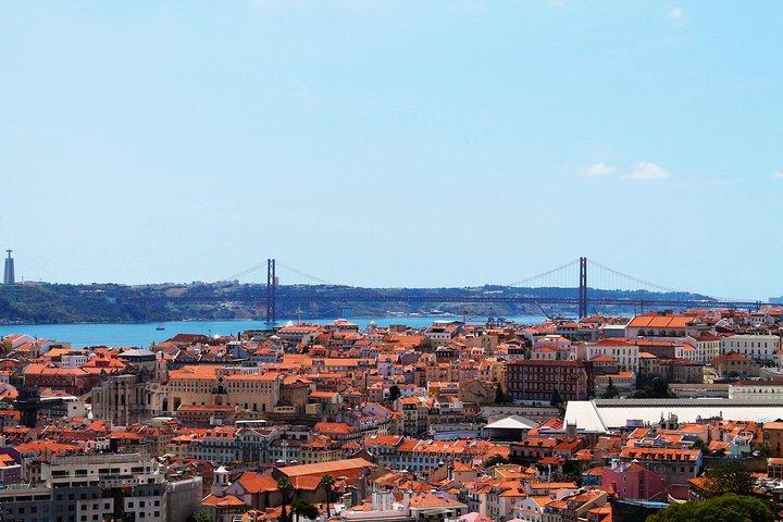 Lisbon Highlights PRIVATE Half Day Tour with a local Guide