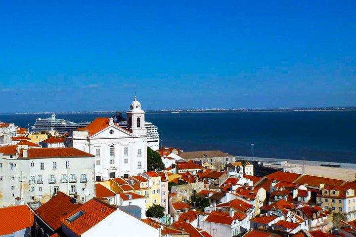 Lisbon Highlights PRIVATE Half Day Tour with a local Guide