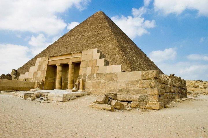 Giza Pyramids, Sphinx, Old Cairo, Citadel and Bazaar with Lunch