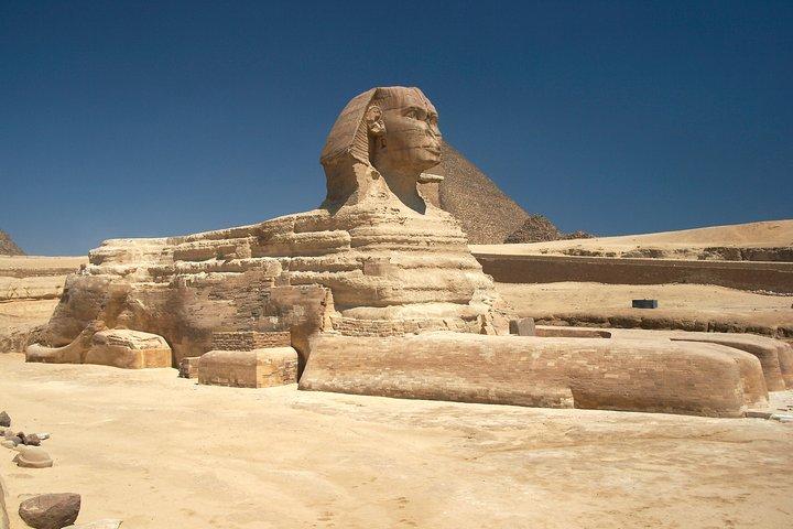 Layover tour to Giza pyramids, Sphinx & Bazaar including Lunch