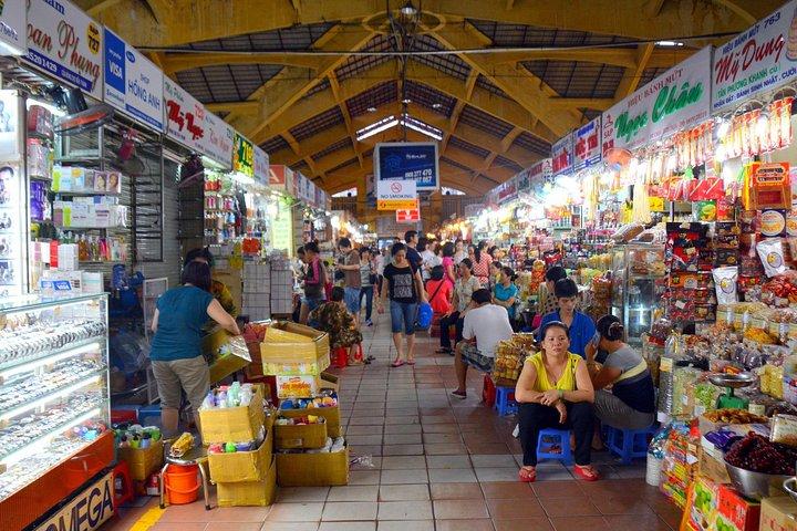 Saigon in a Day: Ho Chi Minh City Sightseeing and Night Food Tour